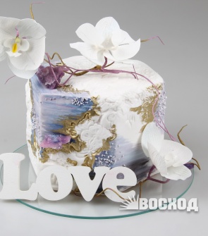 Торт № 1017  "Праздничный" в марципановой обтяжке вес на фото 2,8 кг, цена 1800 за 1 кг плюс стоимость цветов и декора