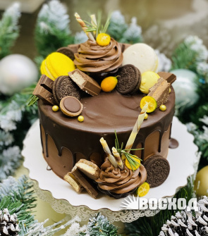 Торт № 102 Праздничный, декор шоколад, печенье, макаронс