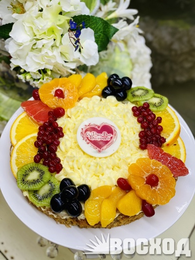 Пирог сырный с ягодами, открытка красное сердце
