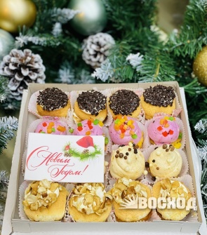 Набор пирожных Ассорти орехово-суфлейный 1 уп/16 шт, открытка "С Новым годом"