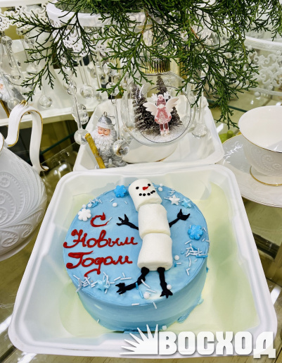 Бенто-торт № 316 в новогоднем оформлении (белый бисквит), время приготовления с 25.12.23 по 31.12.23
