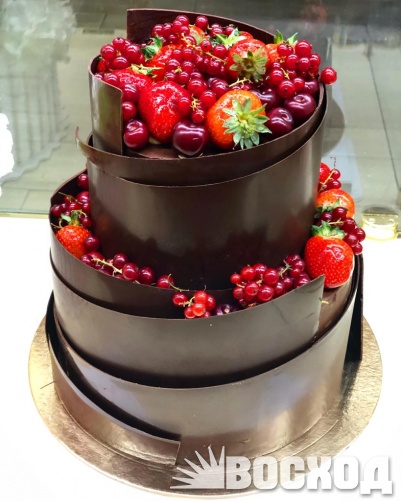 Торт № 734 Праздничный оформление шоколад, ягоды