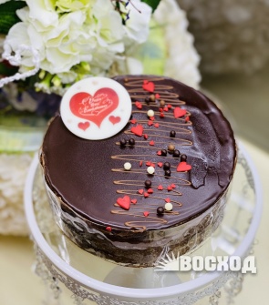 Торт № 106 Шоколадно-Карамельный, декор открытка красное сердце 