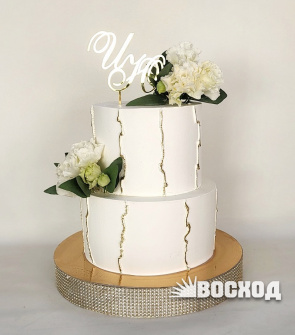 Торт Праздничный № 544, декор живые - цветы предоставляются заказчиком, цена 2200 руб за кг + 700 за топпер